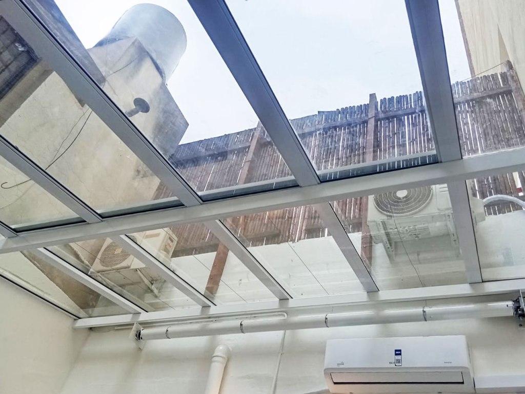 Techo aluminio vidrio a motor