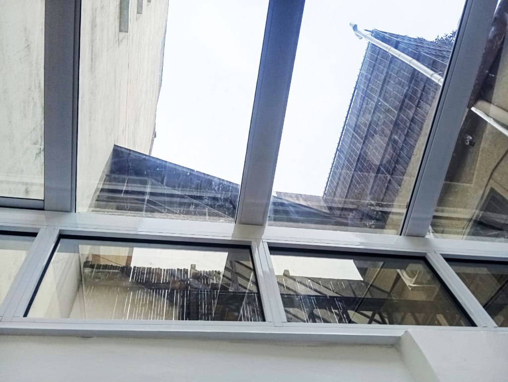 Techo corredizo en aluminio y vidrio laminado  3+3 en colegiales